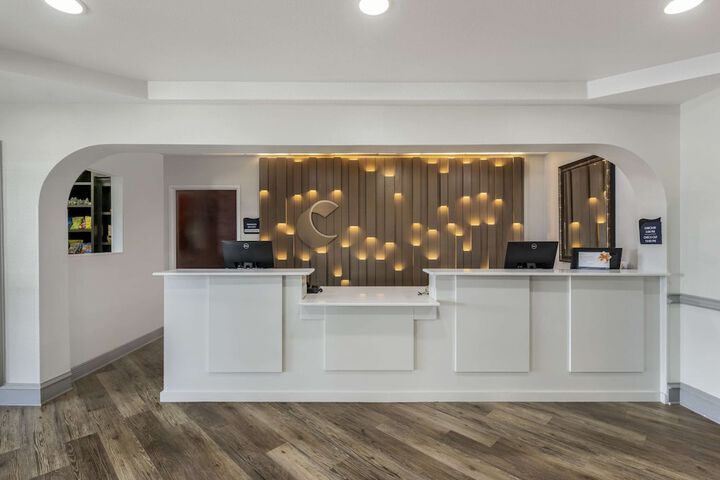 Entrance & Lobby