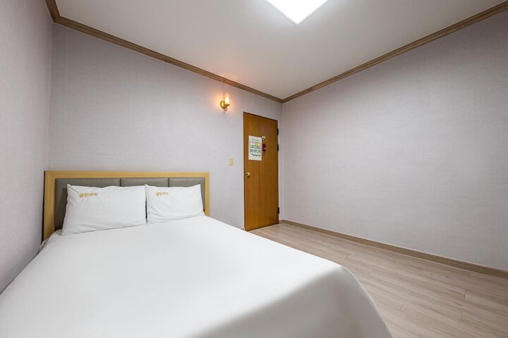 Room 54 of 60