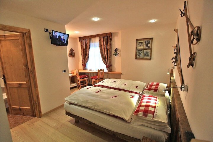 Room 6 of 32