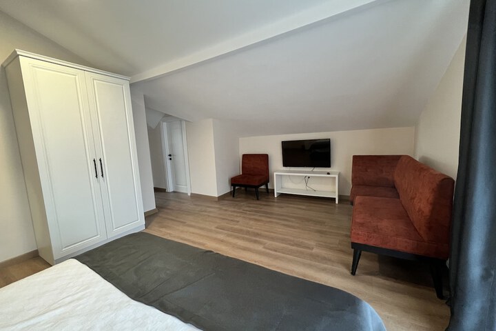 Room 17 of 26