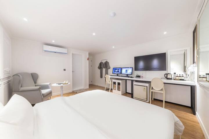 Room 15 of 38