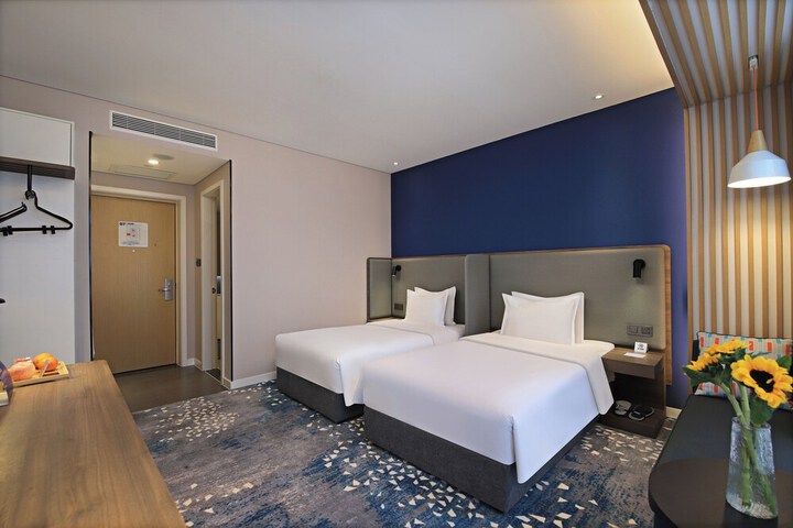 Room 27 of 67