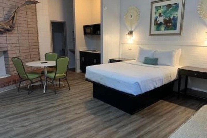 Room 28 of 73