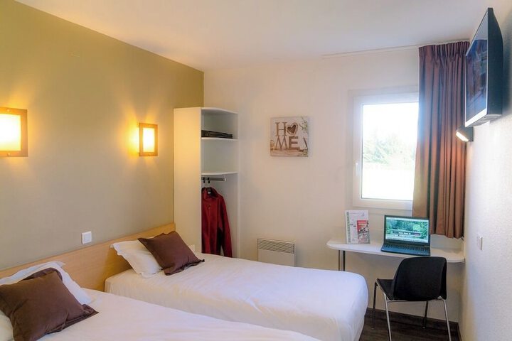 Room 10 of 24