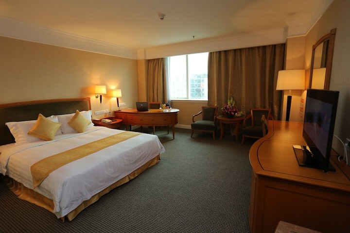 Room 4 of 15