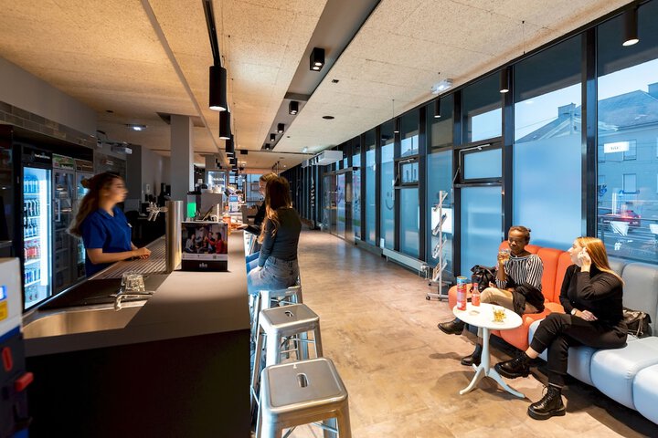 Entrance & Lobby