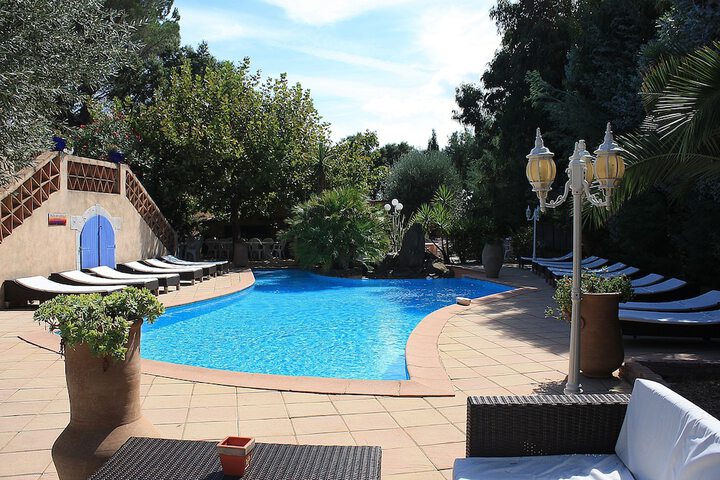 Pool 32 of 47