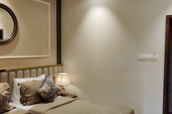 Room 14 of 48