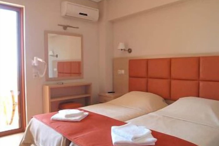 Room 10 of 26