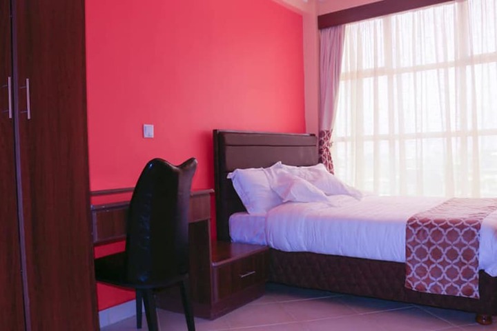 Room 4 of 17
