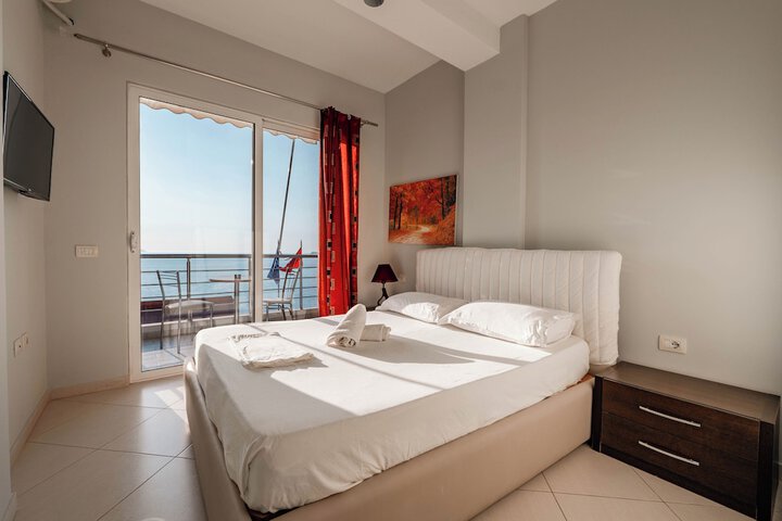 Room 4 of 96