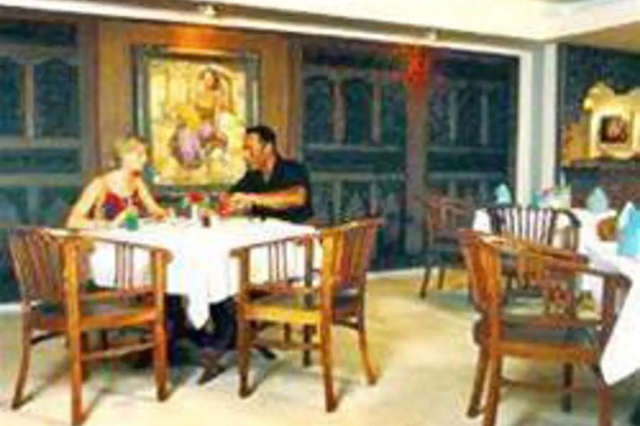 Dining 4 of 6