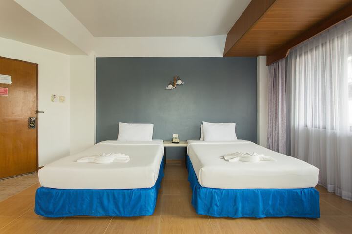 Room 52 of 76