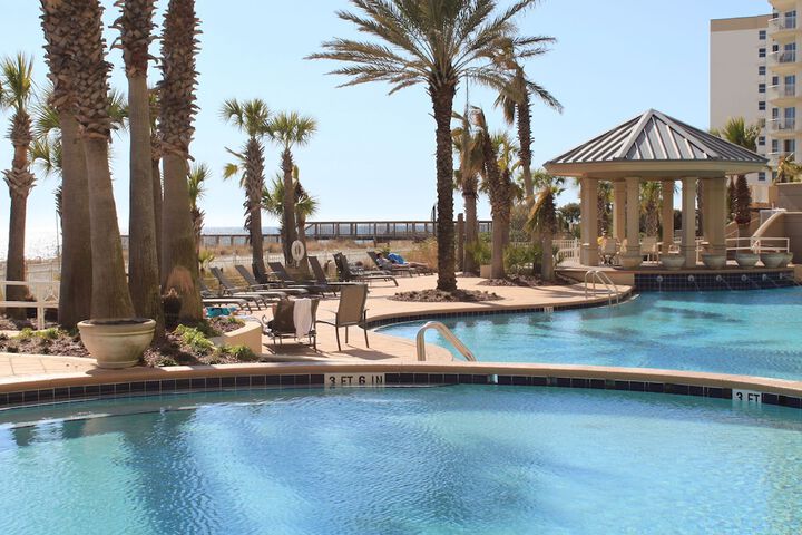 Hotel Pool