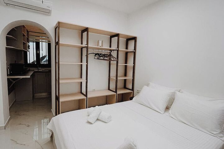 Room 5 of 13