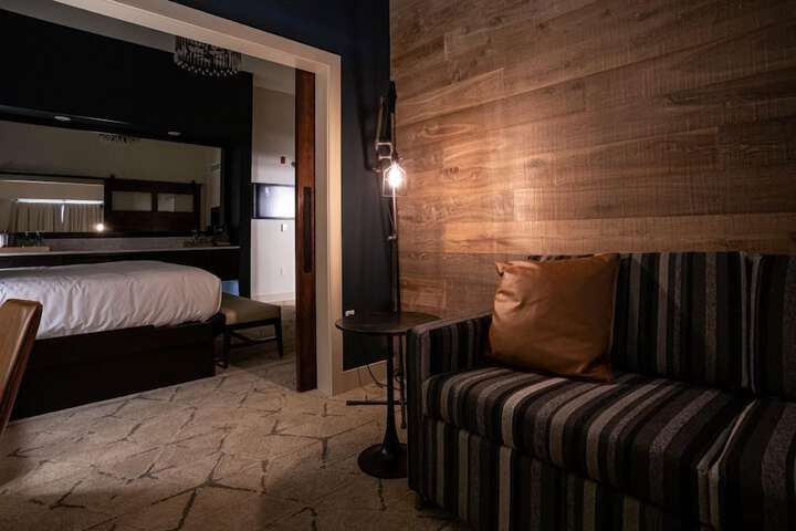 Room 32 of 81