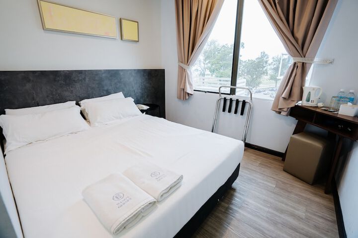 Room 8 of 38