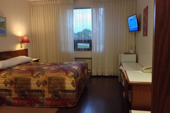 Room 10 of 34