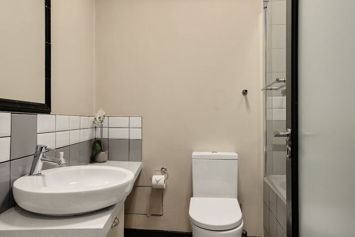 Room 187 of 215