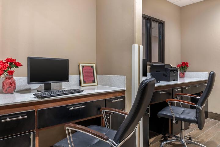 Business Center 87 of 91