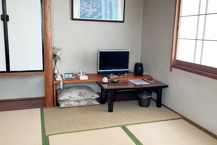 Room 4 of 24