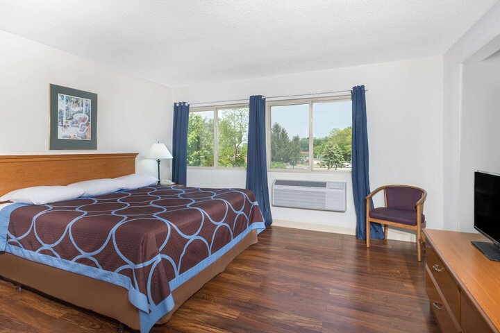 Room 10 of 21