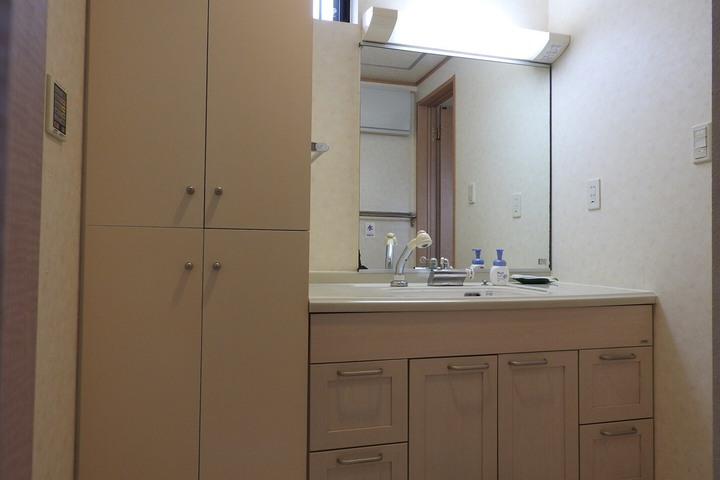 Room 17 of 46
