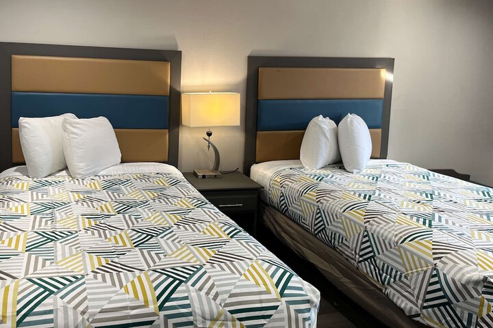 Deluxe Room 2 Double Beds Refrigerator, Microwave (2 of 7)