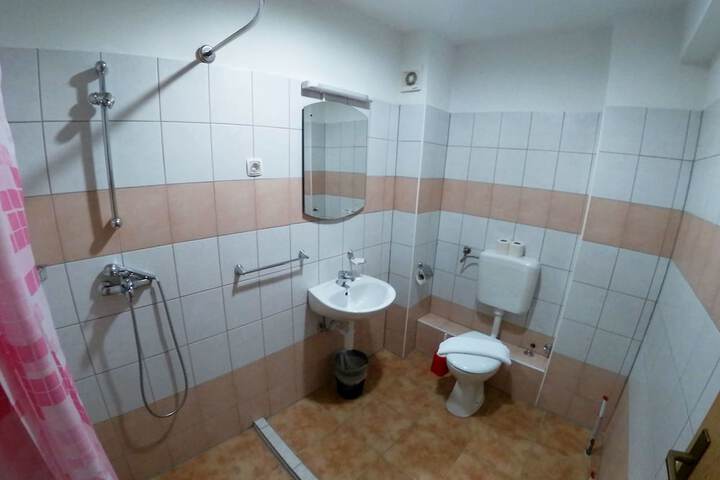 Room 52 of 60