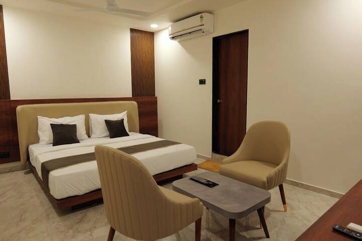 Room 12 of 27