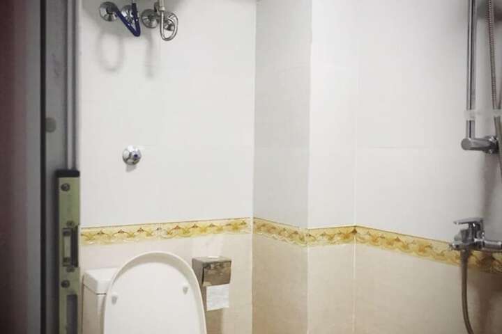 Room 25 of 28