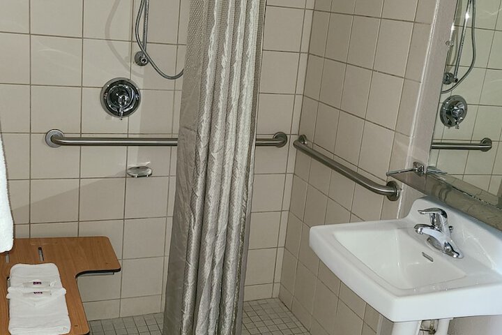 1 Double Bed Accessible (7 of 8)