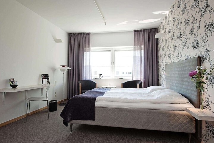 Room 28 of 60