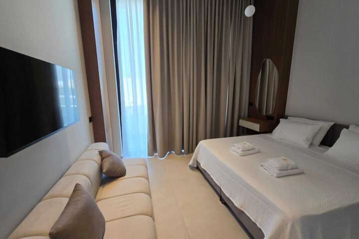 Room 15 of 42