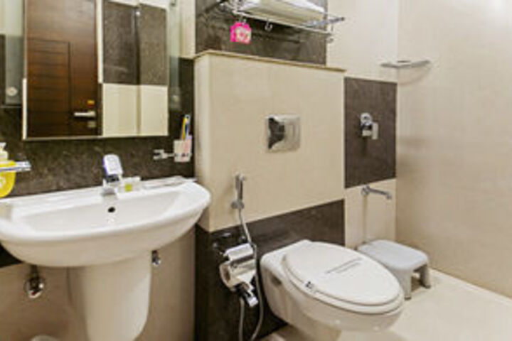 Room 3 of 16