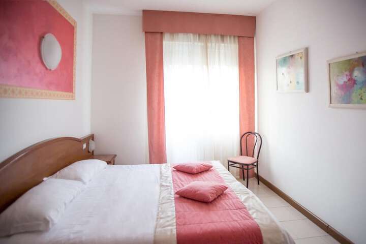 Room 9 of 39