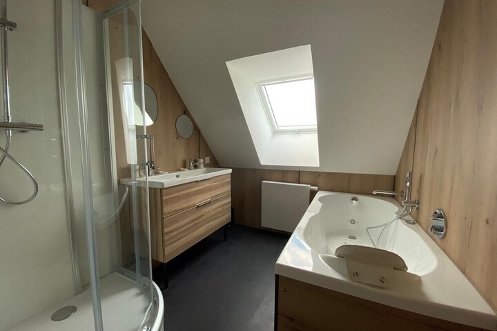 Room 15 of 23