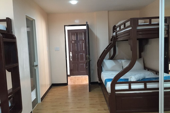 Room 10 of 80