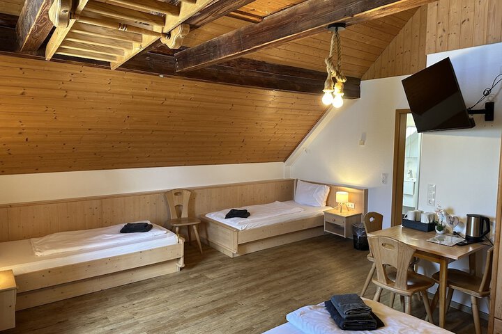 Room 10 of 85