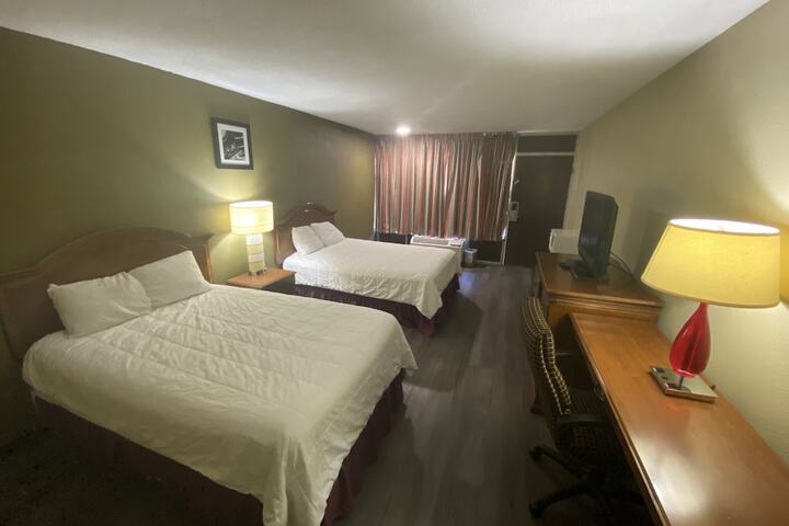 2 Double Beds (10 of 14)