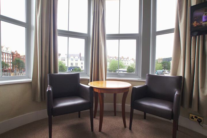 Room 8 of 50