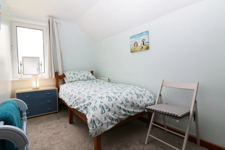 Room 5 of 12