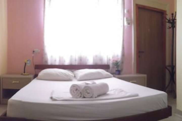 Room 13 of 31