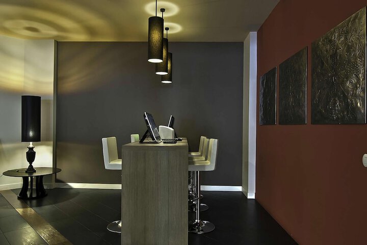 Business Center 32 of 47