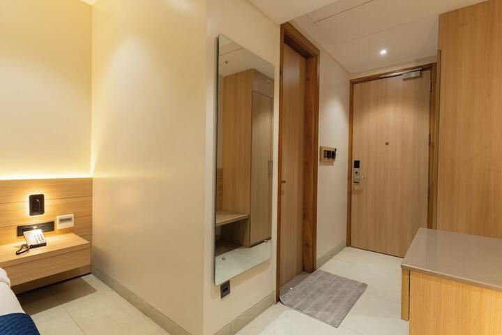 Room 13 of 37