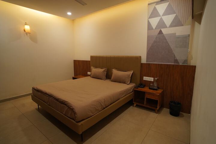 Room 13 of 32