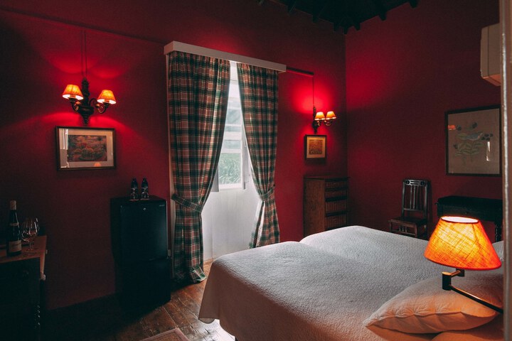 Room 6 of 30