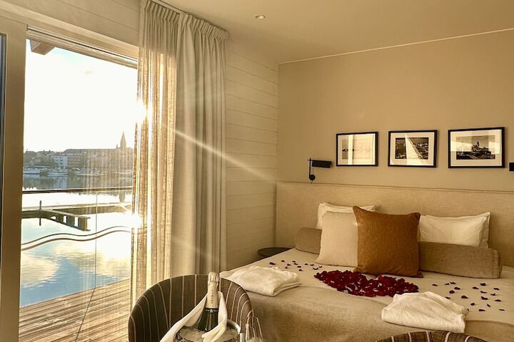 Room 2 of 98