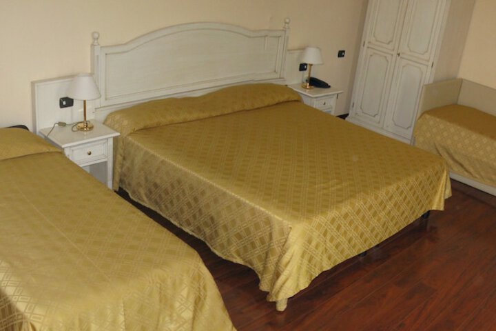 Room 7 of 27