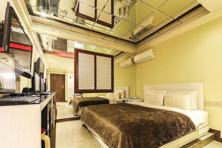 Room 44 of 57